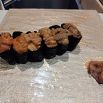 銀座のみこ寿司 - うに[チリ赤ウニ、宮城塩水ムラサキウニ、宮城ムラサキウニ]