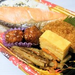 西友 - 料理写真:銀鮭幕の内弁当499円