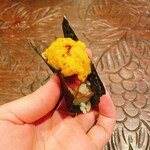 天ぷら たけうち - 天然本マグロのネギトロと天草の赤雲丹の海苔巻き