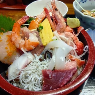 食処 鶴天 - 料理写真:海鮮丼￥750