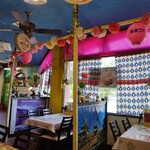 インド・ネパール料理　ロイヤルナンハウス - 店内。9月なのに桜まつり？笑笑