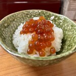 すし雅 - パッツパツのイクラさん