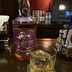 バー レスタカード - スコッチ風なウイスキー。氷が綺麗よ。