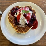 メロウ ブラウン コーヒー さいたま新都心店 - ハーフワッフルパンケーキ　680円