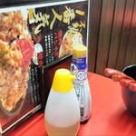ラッキー食堂 まとや - テーブル調味料②