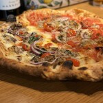 ピッツェリア トラットリア ダ オカピート - 秋刀魚のピッツァ2種類をメタメタで