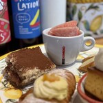 ピッツェリア トラットリア ダ オカピート - おどろきという名前の硬い桃