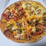 アオキーズピザ - 料理写真:4in1 UFO　四日市トンテキ・ツナポテト・ベジーライト・梨泰院カルビ
(税込2,300円)