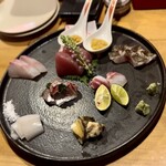 魚と酒 めから鱗 - お刺身盛り合わせ 八点盛り 