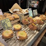 ベーカリー イングランドストリート - 移転する前はこういうの甘い系をよく食べてました