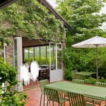 ELEVENSES TEA ROOMS - レイクガーデンが見えない方のテラス席