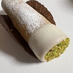 スフレパルヴァン - ちくわじゃありません、焼きカンノーリピスタチオ　470円