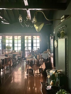 ELEVENSES TEA ROOMS - お化粧室近くのレストランスペース？