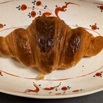 ポンパドウル - 料理写真:看板商品の「クロワッサン」