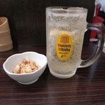 串焼専門店 よかとこ - 左：お通し(鶏の何か、柚子が効いててサッパリいただけました)