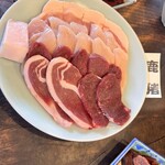 きのこの里 鈴加園 - 下から猪、鹿、鳥（2人前）、豚