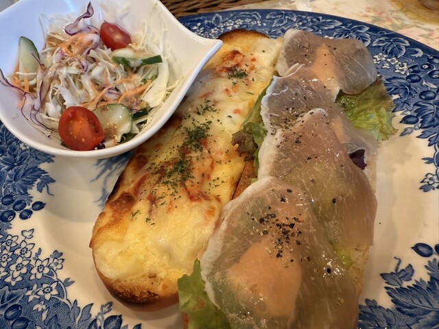 GROSVENOR CAFE photo 3