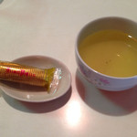 食後には、お茶とお菓子のサービスが！