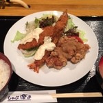 Shaburakutei - やっとiOS8から投稿できるようになりました。
                      
                      しゃぶ楽亭の替わり定食
                      白身魚フライ、エビフライ、唐揚げ、、、揚げ揚げハイカロリー