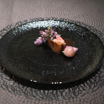 Élan - ランチコース 7865円 の青森のバルバリーの鴨 紫色の野菜 シャドークイーン 紫カイワレ