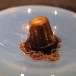 Élan - ランチコース 7865円 のビターチョコレート カヌレ・ド・ボルドー
