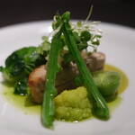 Élan - ランチコース 7865円 の北海道の羅臼のぶり 緑色の野菜 水晶文旦 マイクロクレソン