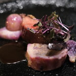 Élan - ランチコース 7865円 の青森のバルバリーの鴨 紫色の野菜 シャドークイーン 紫カイワレ