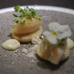 Élan - ランチコース 7865円 の北海道のホタテ 白色の野菜 新生姜 柚子 ホワイトセロリ