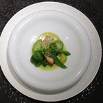 Élan - ランチコース 7865円 の北海道の羅臼のぶり 緑色の野菜 水晶文旦 マイクロクレソン