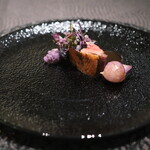 Élan - ランチコース 7865円 の青森のバルバリーの鴨 紫色の野菜 シャドークイーン 紫カイワレ