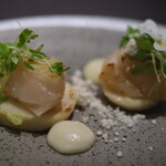 Élan - ランチコース 7865円 の北海道のホタテ 白色の野菜 新生姜 柚子 ホワイトセロリ