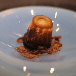 Élan - ランチコース 7865円 のビターチョコレート カヌレ・ド・ボルドー