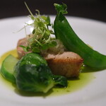 Élan - ランチコース 7865円 の北海道の羅臼のぶり 緑色の野菜 水晶文旦 マイクロクレソン