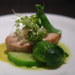 Élan - ランチコース 7865円 の北海道の羅臼のぶり 緑色の野菜 水晶文旦 マイクロクレソン