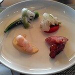 宮廷中国菜 FULONG - 前菜4種盛り合わせ（左下から、エビマヨ、オクラの酒粕漬け、イカとトマト、腸詰、豚トロ）