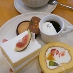 Cafe Kotonoha - デザートプレート   フルーツロールと、いちじくのショートケーキ