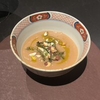 Claro - トマトの冷製スープ 海ぶどう添え