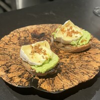 Claro - カマンベールと枝豆ペーストのバケット