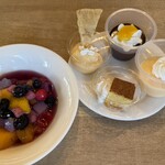 レストラン ヴァロリス - ブラットフルーツコンポート他