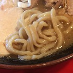 雷一家 - 麺は中太麺