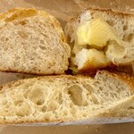 LUCKY BAKERY - 低温熟成バゲット、チーズフランス、ミルクチーズロールの断面