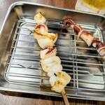 五丁目海鮮酒場 季いろ - 紋甲イカ串 480円