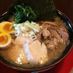 雷一家 - 豚鶏醤油特製ラーメン大盛り980円