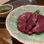 いろりの宿 芦名 - 桜刺し(にんにくからし醤油)