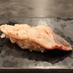 寿司栄 - 北寄貝