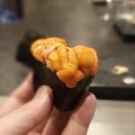 寿司栄 - 馬糞雲丹と紫雲丹のハーフ&ハーフ