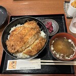 とんかつ ソースかつ丼 きらく - 信州は味噌汁も美味しいです。