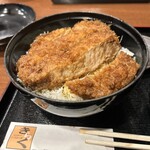 とんかつ ソースかつ丼 きらく - ロース肉260g！
