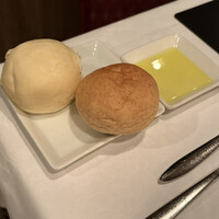 THE KOBECRUISE コンチェルト - パン。左は柔らかく右は固かった。