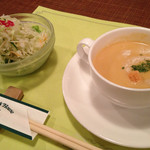 Suteki Hausu Hachi - ハンバーグセットのサラダとスープ